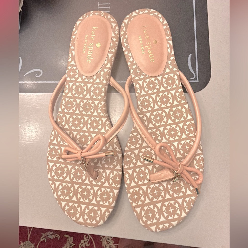 Kate Spade sandals NWOB size 8.5 fits like 7.5-8